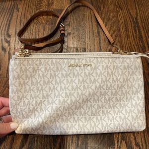 BARELY USED, LIKE NEW Michael Kors White Crossbody